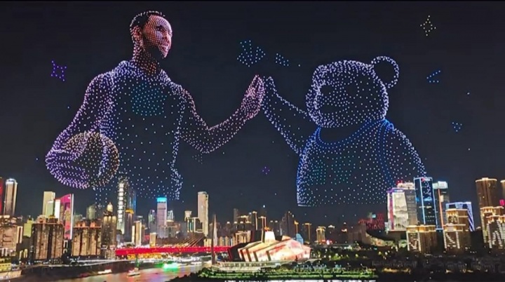 半岛体育官方网站-美网友震惊重庆无人机表演：中国已在22世纪！科比之后只有库里