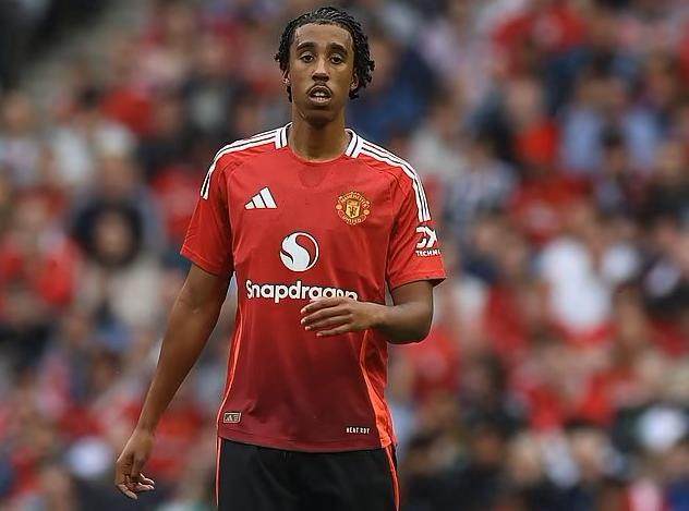 半岛体育官方网站-约罗首秀展露“高级感” 曼联这次没做冤大头？