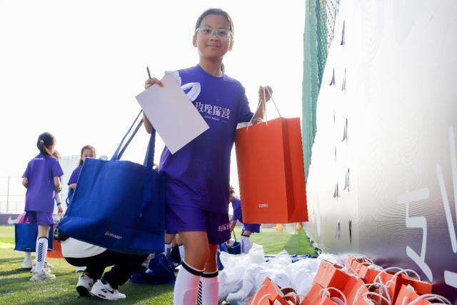 2024中国女足玫瑰探营大连站助足球女孩圆梦