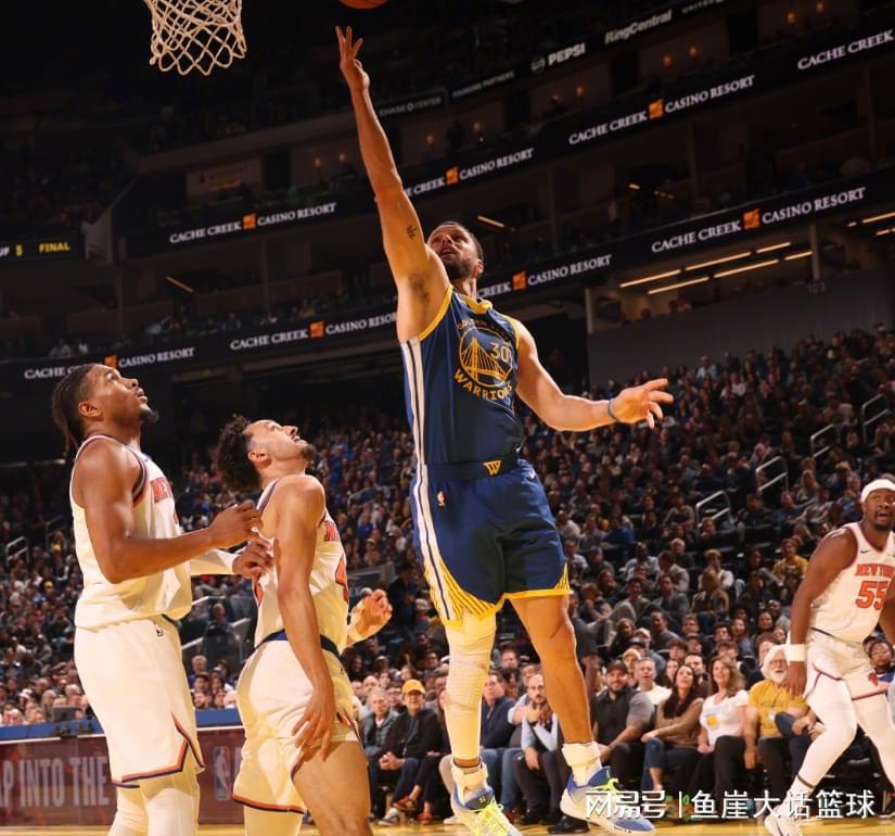 半岛体育APP-NBA最新排名出炉！湖人躲过一劫，一队给火箭送温暖，快船收大礼