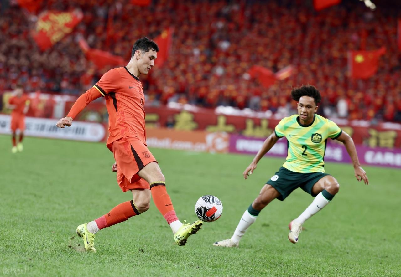 半岛体育官方网站-作为前锋不进球，为什么拜合拉木却能够在俱乐部和国家队踢主力？