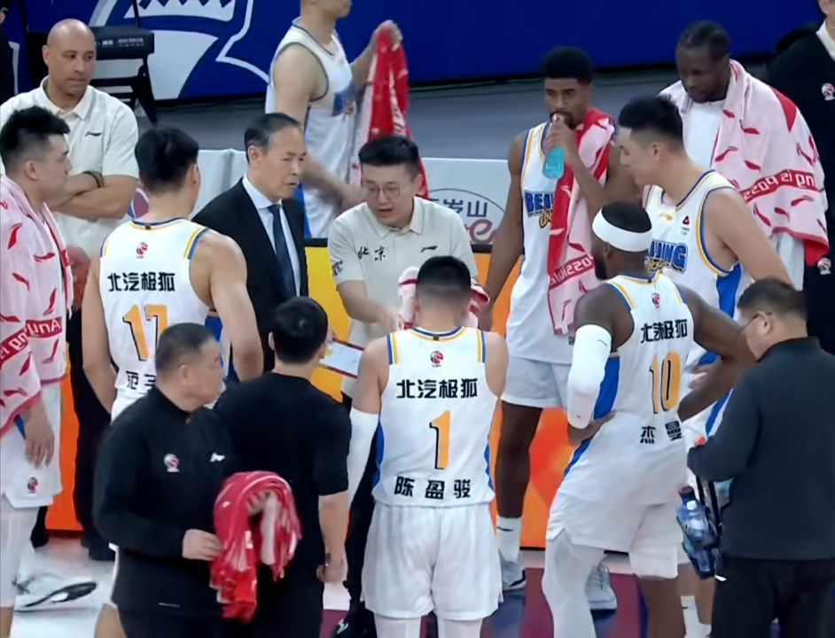 半岛体育官方网站-北京输球揪出最大毒瘤！拿600万，4中0一分不得，空篮都上不进啊