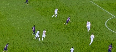 半岛体育-【欧冠】格纳布里3助 莱万获点被取消 巴萨0比3拜仁