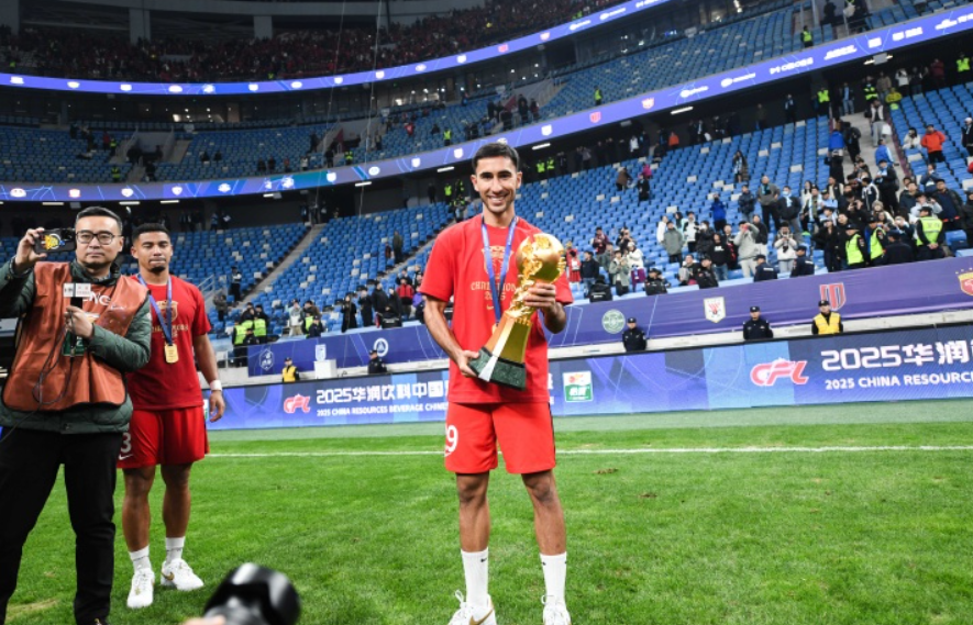 半岛体育官方网站-中超转会新消息:泰山、蓉城各添1名猛将,申花队放弃2000万国脚