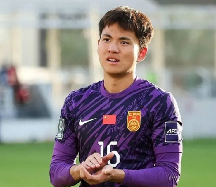 半岛体育官方网站-中超转会新消息:泰山、蓉城各添1名猛将,申花队放弃2000万国脚