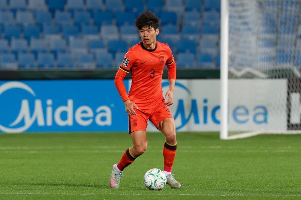 半岛体育-曝泰山锁定冬窗首签!贺一然已谈妥,转会费不到2000万