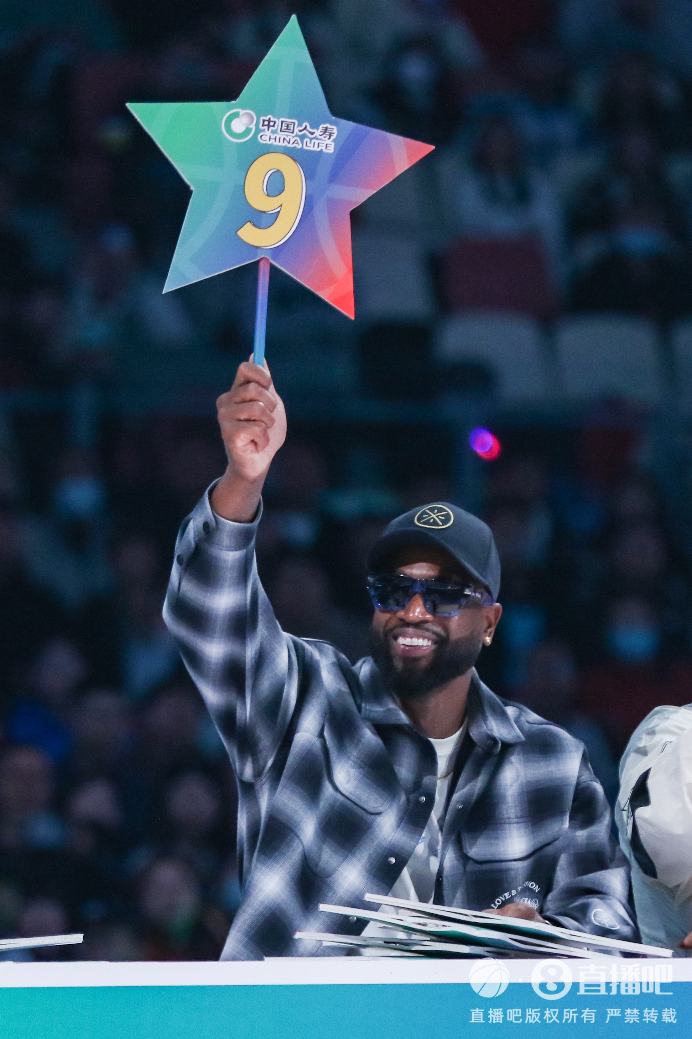 半岛体育-NBA球员收入哪家强?乔丹45亿居首 LBJ压奥胖 科五库六&三少前十