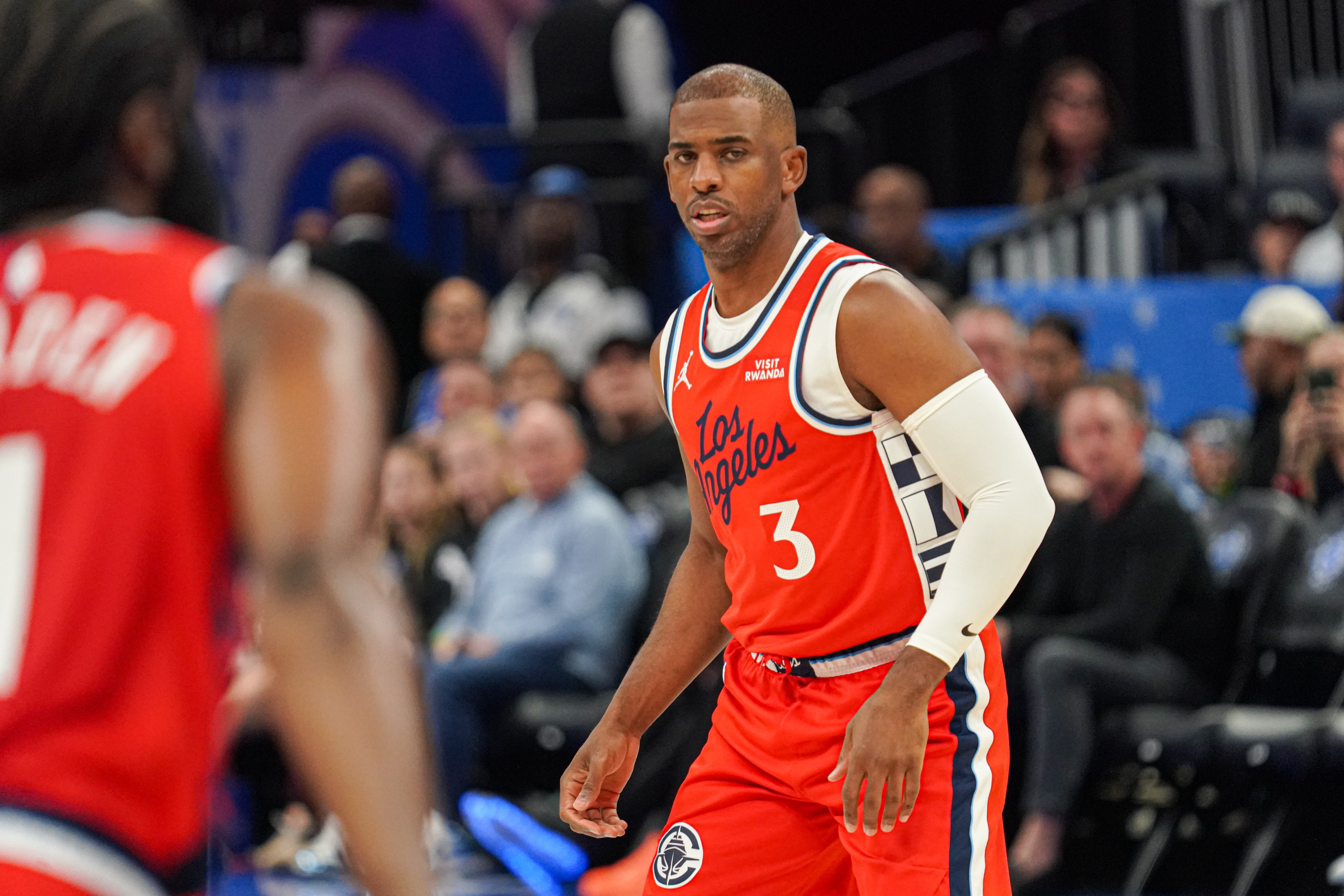 半岛体育-NBA球员收入哪家强?乔丹45亿居首 LBJ压奥胖 科五库六&三少前十