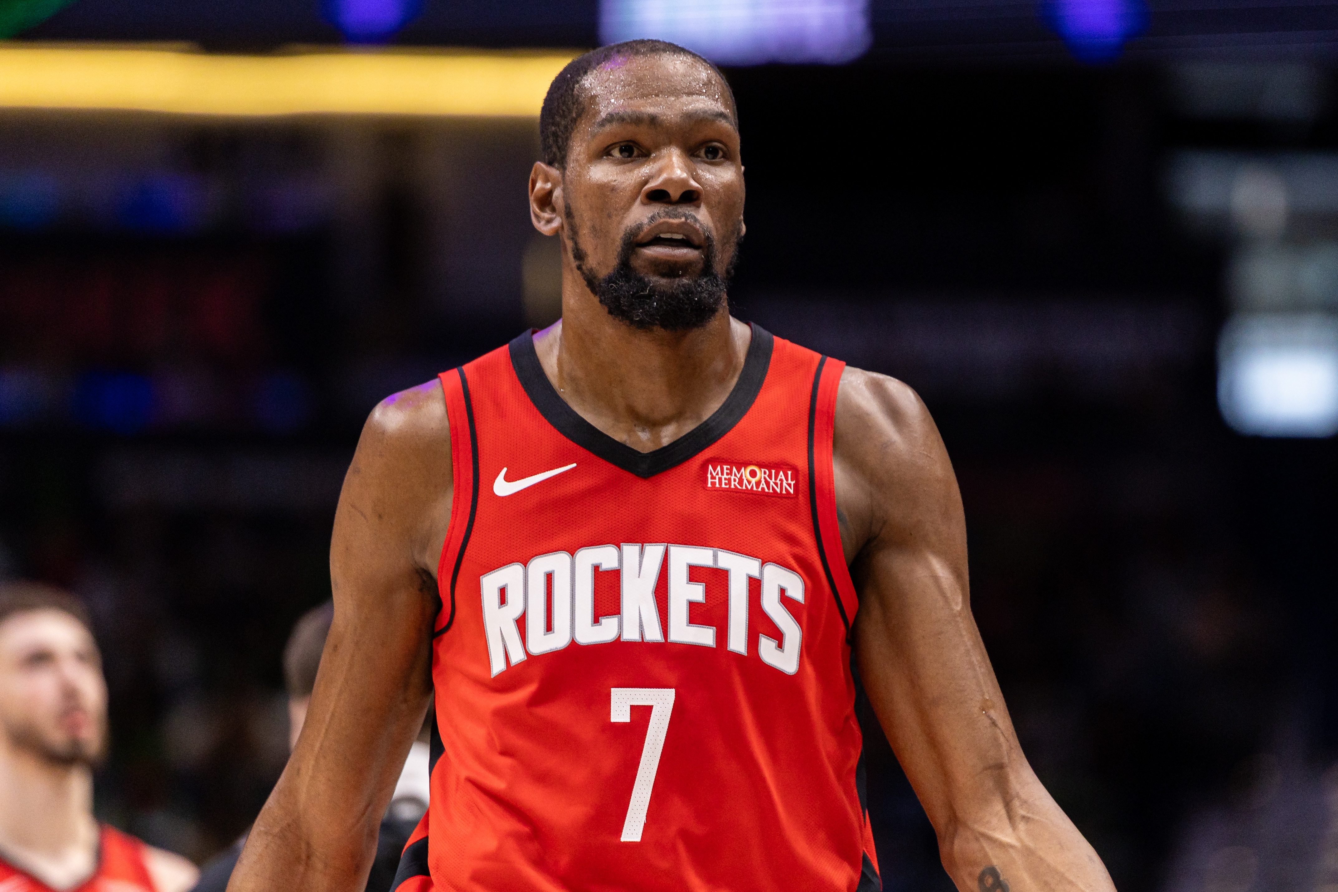 半岛体育-NBA球员收入哪家强?乔丹45亿居首 LBJ压奥胖 科五库六&三少前十