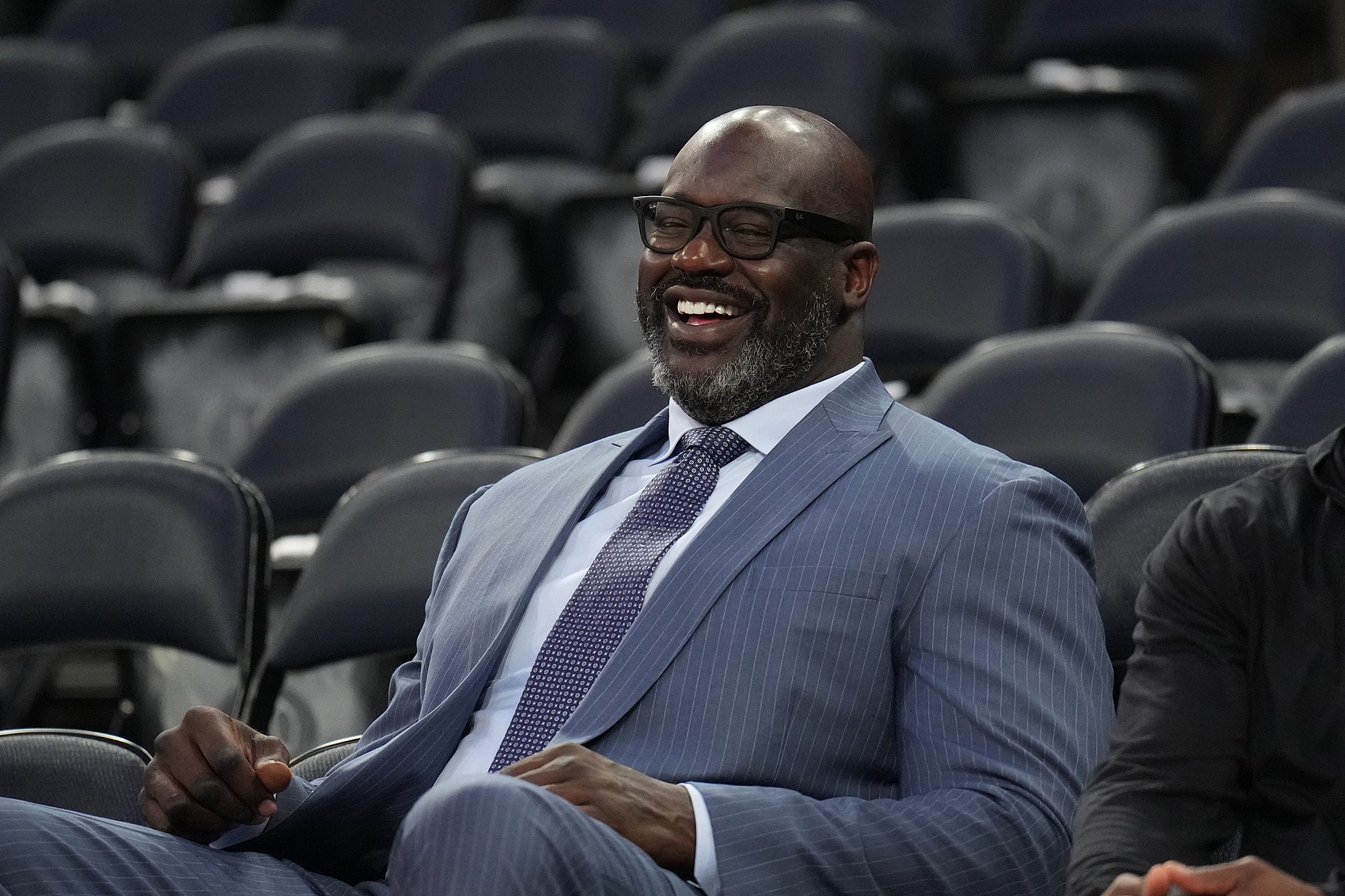 半岛体育-NBA球员收入哪家强?乔丹45亿居首 LBJ压奥胖 科五库六&三少前十